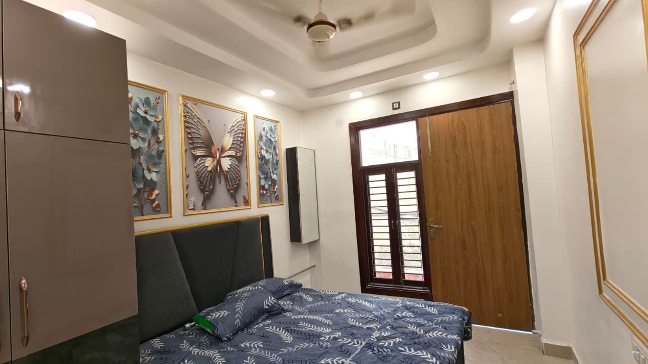 Semi-Furnished 3 BHK Builder Floor for Sale in P Block, Mohan Garden